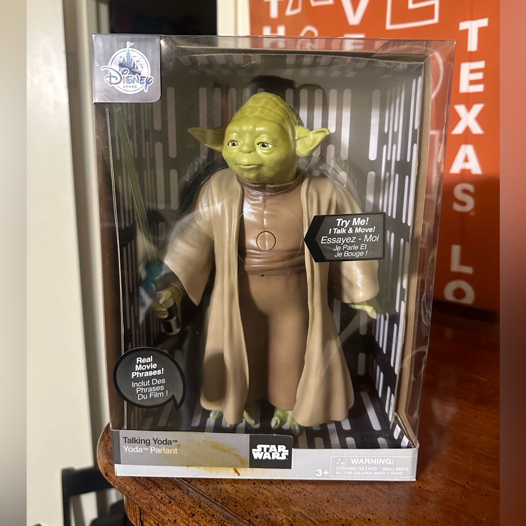 Disney Star Wars Yoda With Lightsaber Talking Action Figure